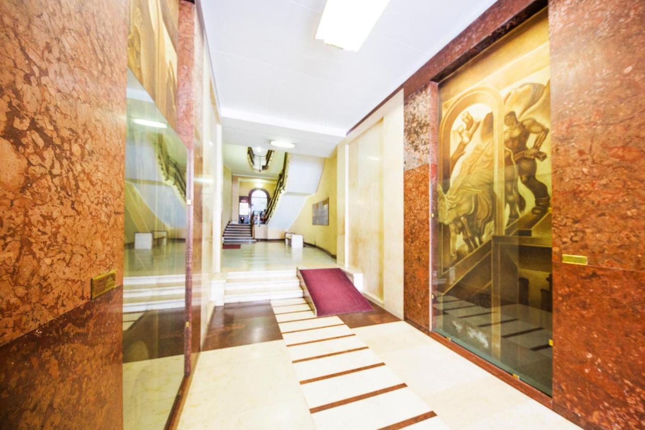 Art Gallery Apartment